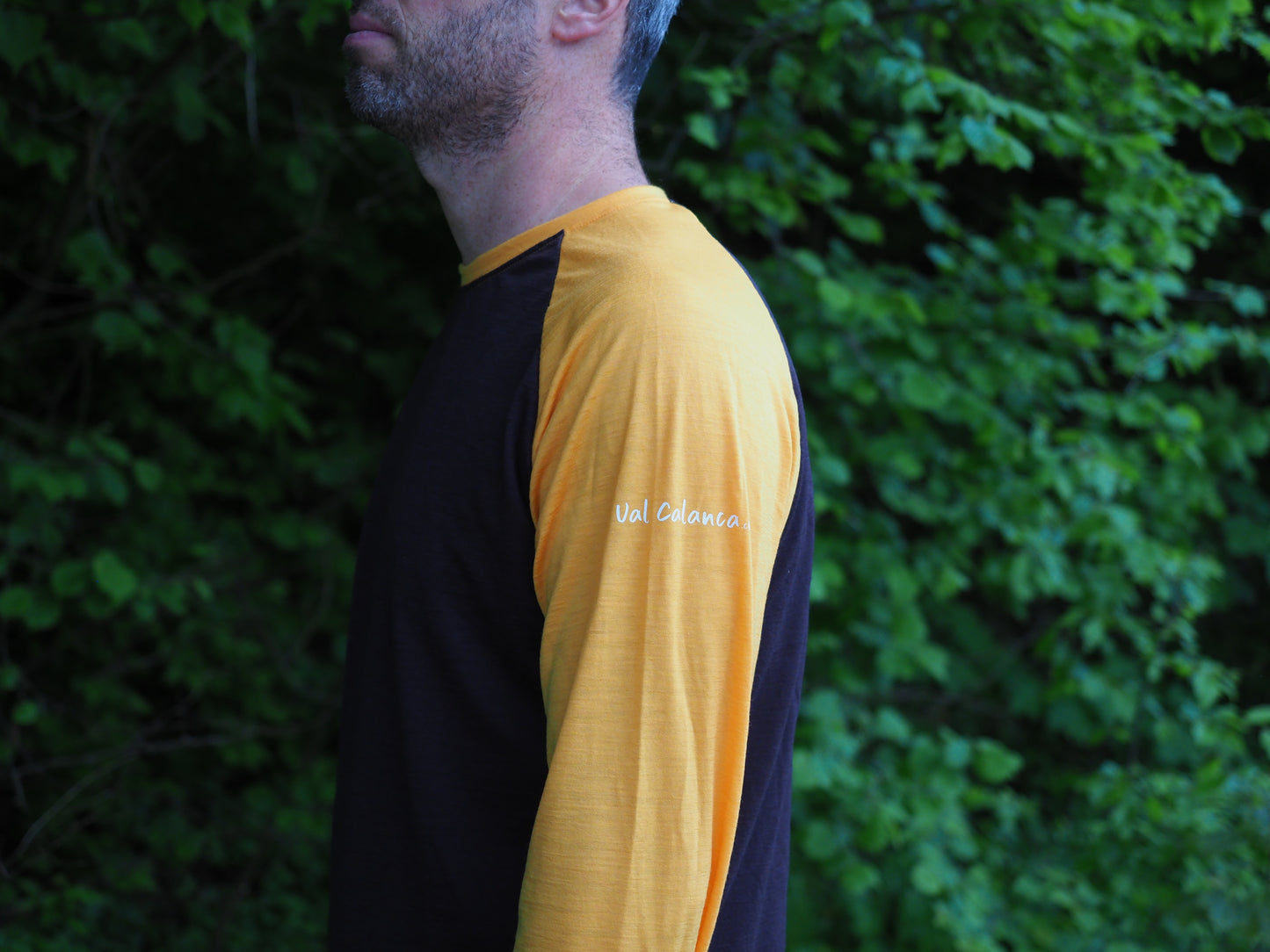 Personalisiertes Merinoshirt mit Print von Europas Gipfeln