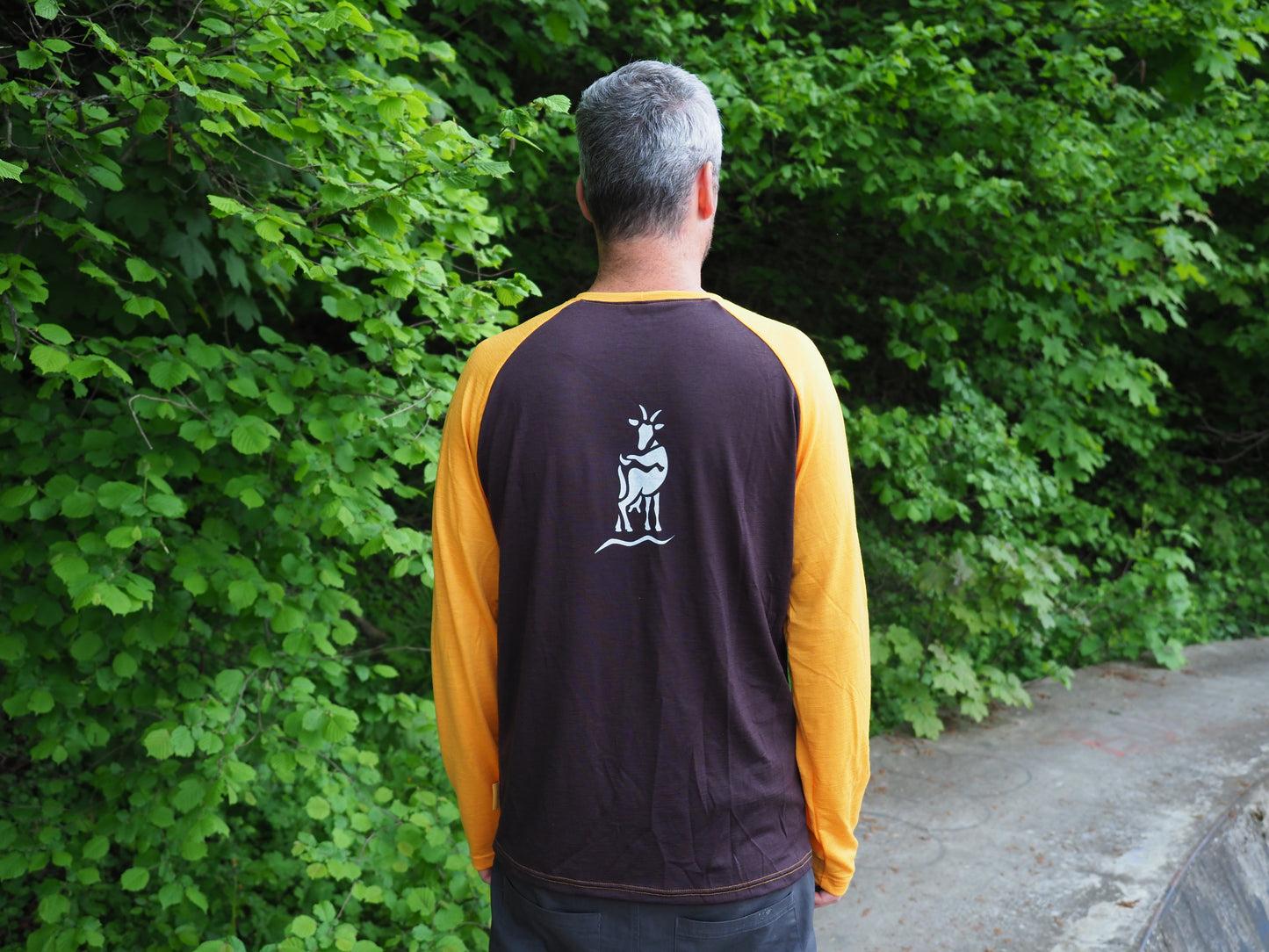Personalisiertes Merinoshirt mit Print von Europas Gipfeln