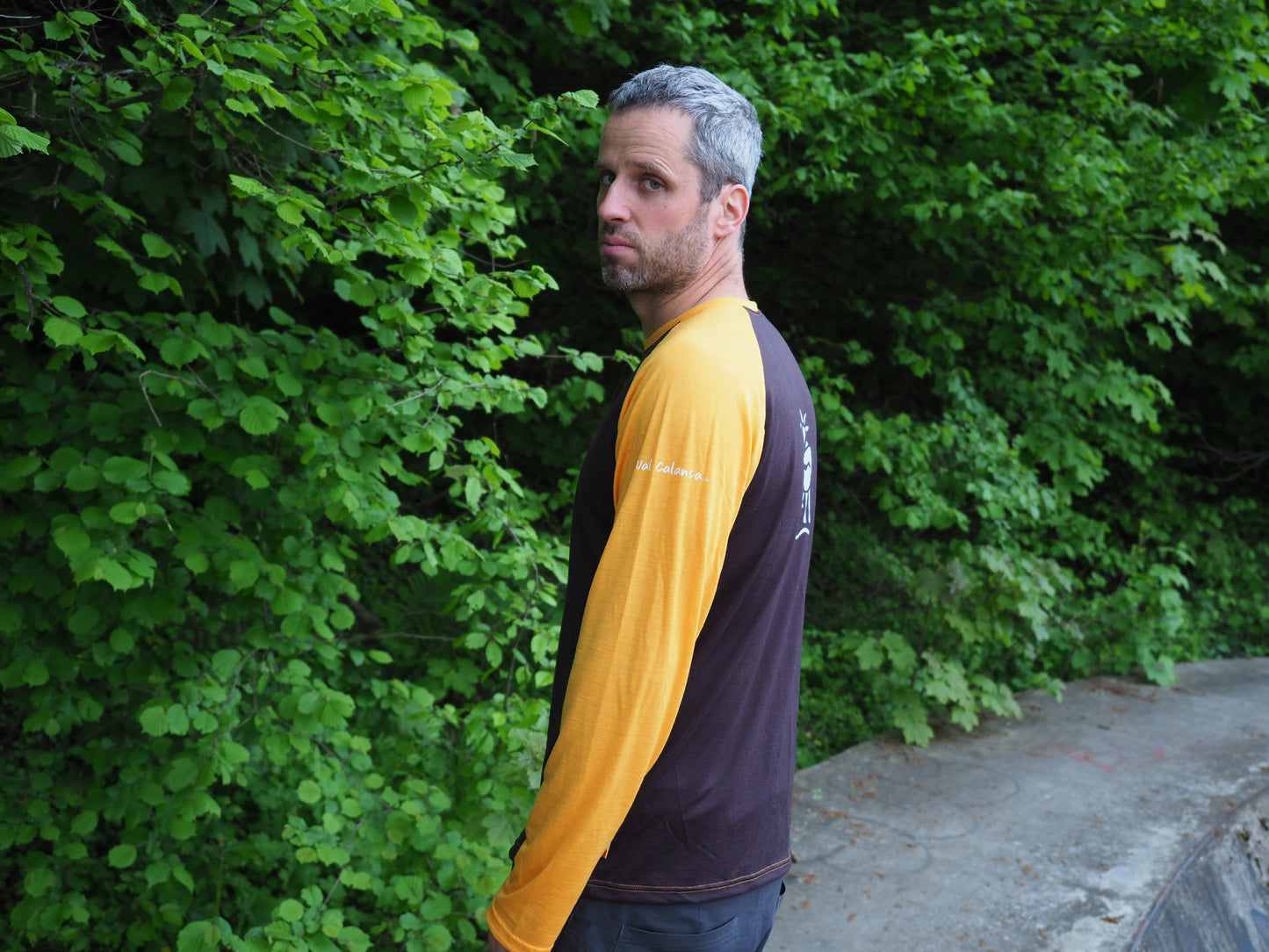 Personalisiertes Merinoshirt mit Print von Europas Gipfeln